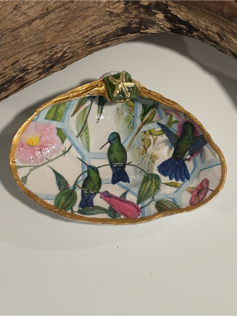 Decorative Hummingbird Clamshell - Picture 2 of 6